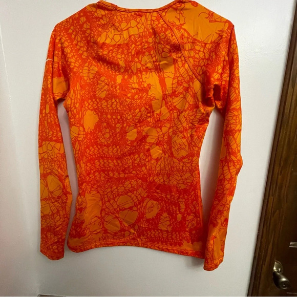 Nike Pro Stay Warm top in orange print size Small EUC - Picture 2 of 3